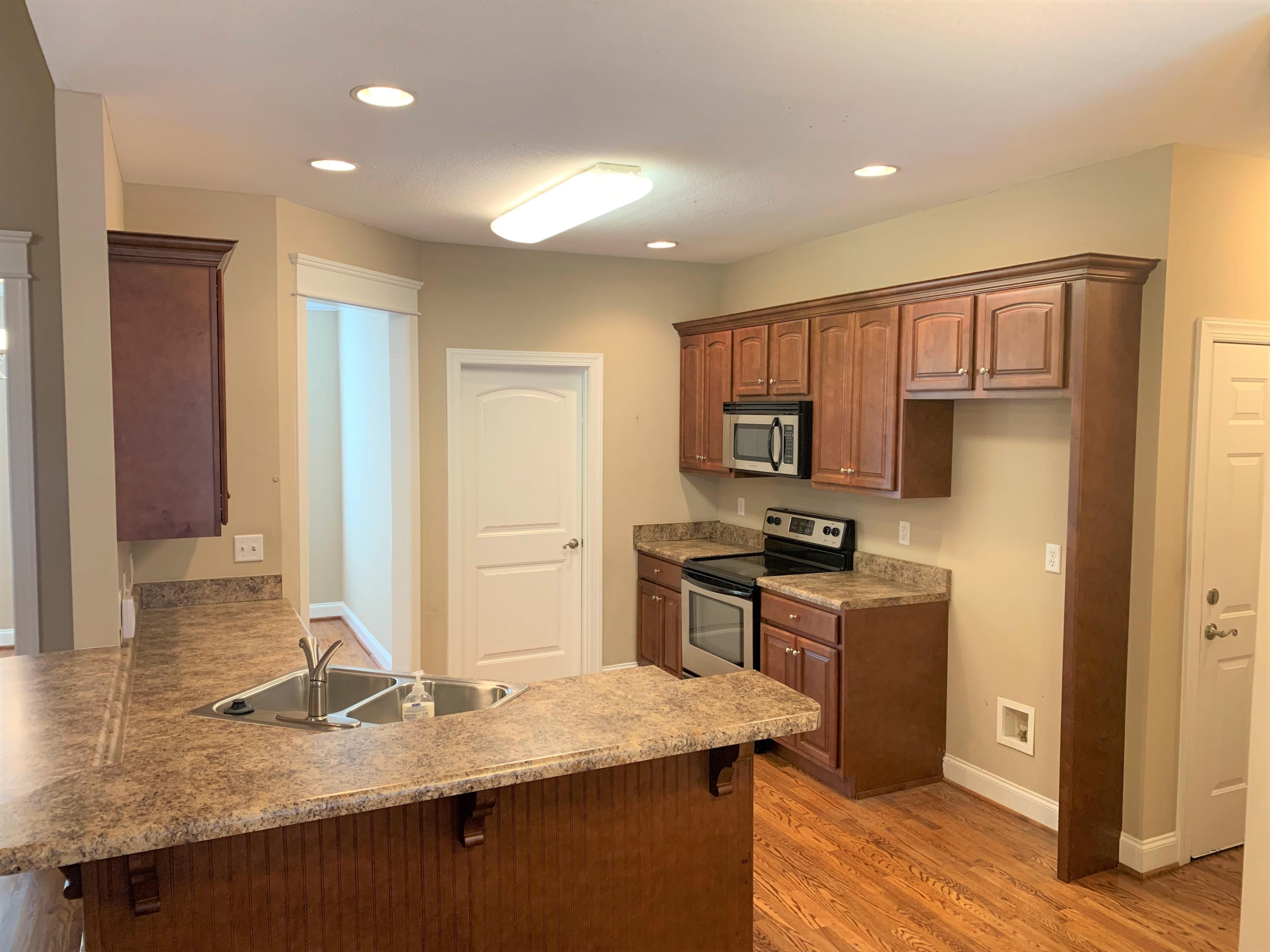 260 Hunting Ridge Kitchen
