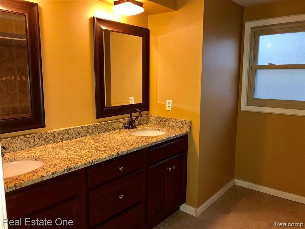 35687 Johnstown Road Farmington Hills, MI 48335 - Photo 5 of 22