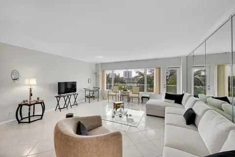 $799,900 | 701 East Camino Real, Unit 4B, Boca Raton, FL 33432