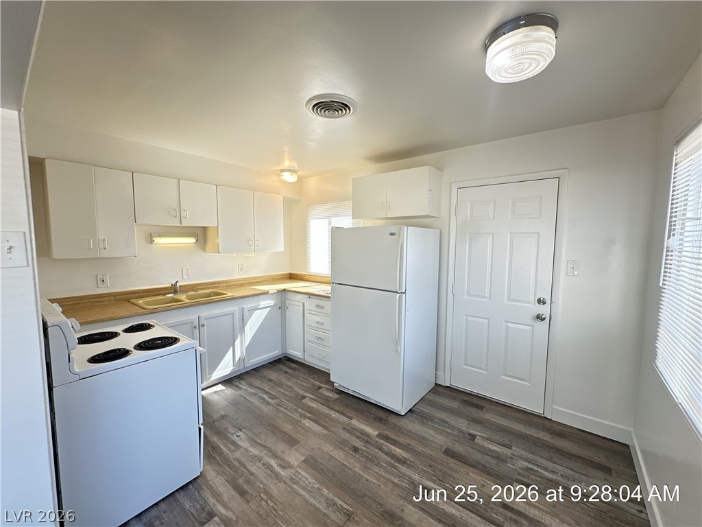148 West Victory Road Henderson, NV 89015 - Photo 6 of 34