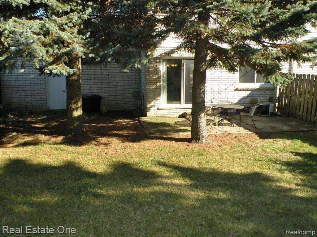 74 Longford Drive, Unit 45 Rochester, MI 48309 - Photo 29 of 30 DSCN1512.JPG