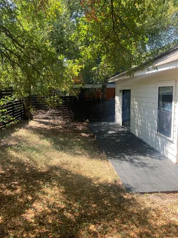 $1,900 | 2911 East 13th Street, Unit B, Austin, TX 78702