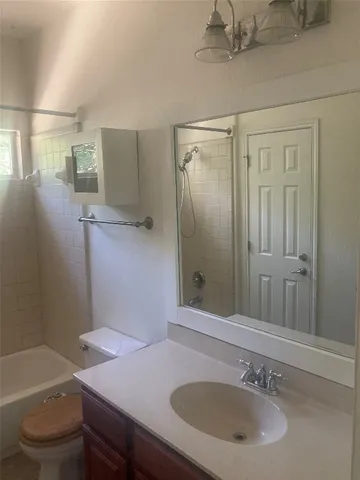 $1,900 | 2911 East 13th Street, Unit B, Austin, TX 78702