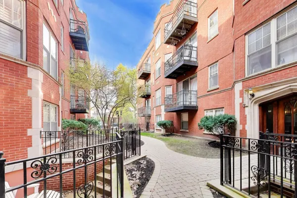 $2,500 | 1261 West Granville Avenue, Unit 2, Chicago, IL 60660