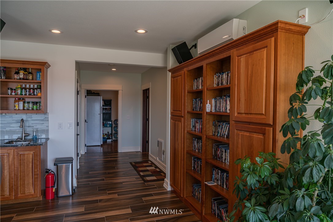 70 B Tunk Creek Road Riverside, WA 98849 - Photo 23 of 40 a view of a hallway with wooden floor and entryway