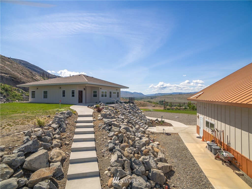 70 B Tunk Creek Road Riverside, WA 98849 - Photo 38 of 40 a front view of a house with a yard
