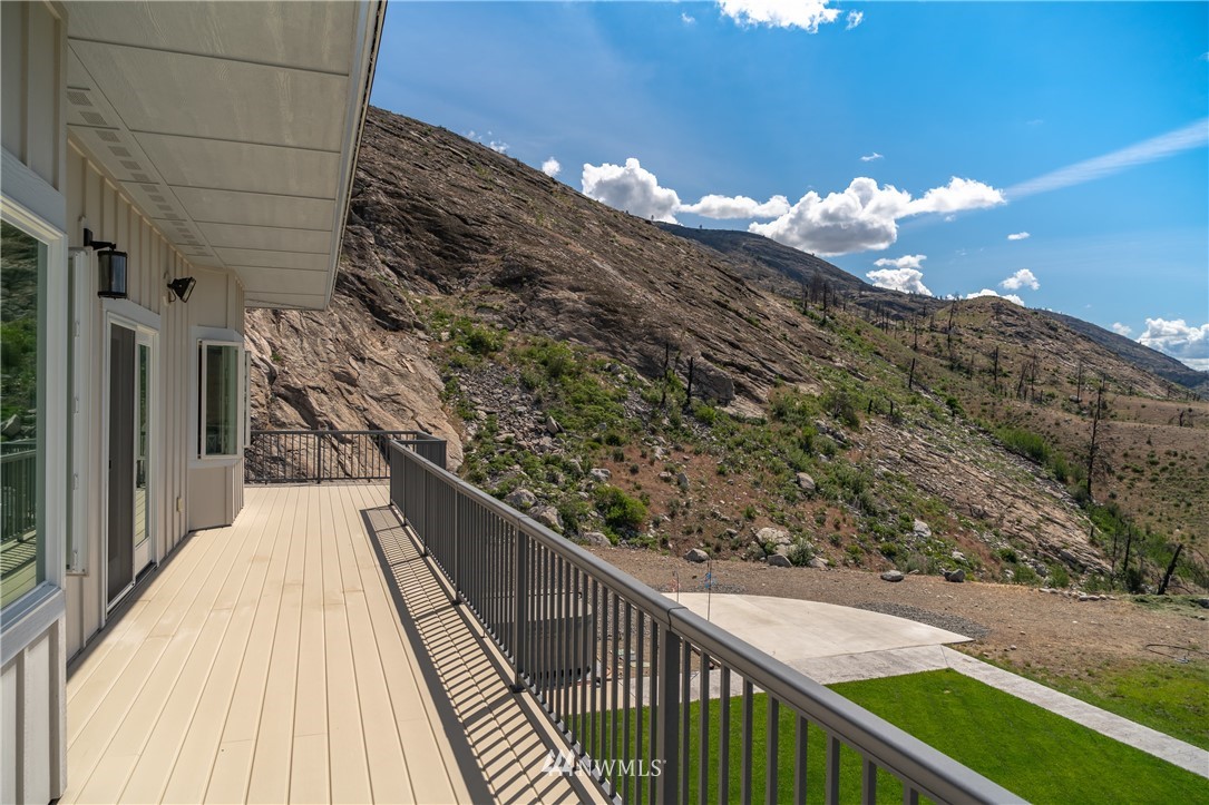 70 B Tunk Creek Road Riverside, WA 98849 - Photo 5 of 40 a view of balcony with wooden floor