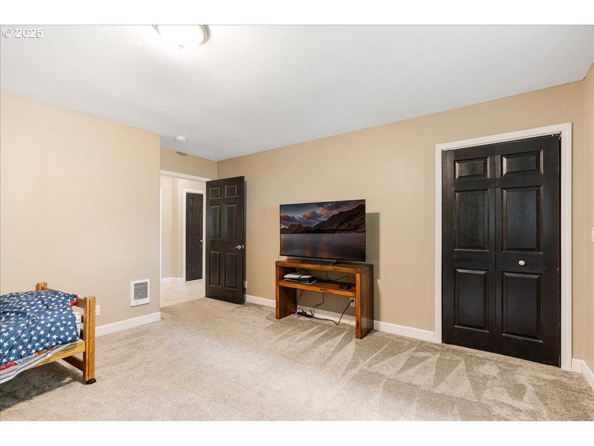 30062 Maple Drive Rainier, OR 97048 - Photo 20 of 47 a view of livingroom with workspace