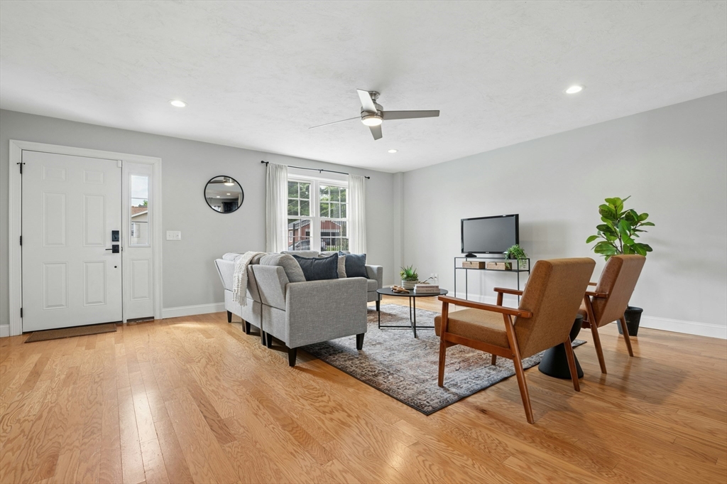 129 Derby Street Worcester, MA 01604 - Photo 8 of 41