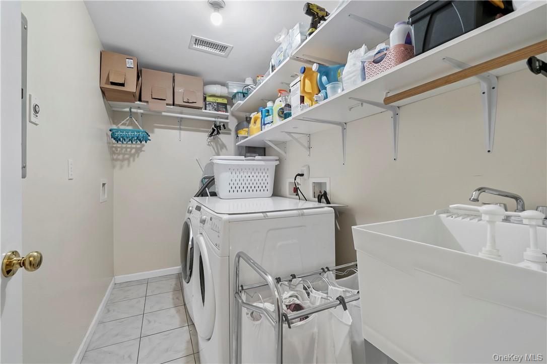 8 Elm Street, Unit 112 Spring Valley, NY 10977 - Photo 17 of 28 Laundry room