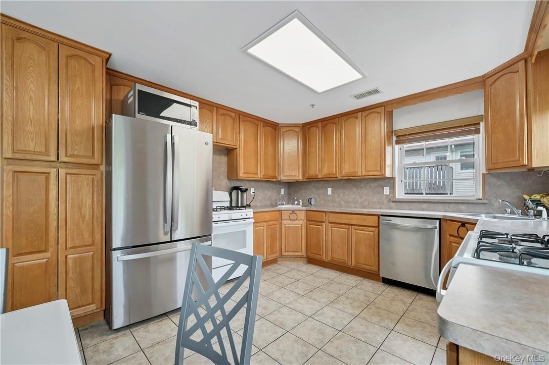 8 Elm Street, Unit 112 Spring Valley, NY 10977 - Photo 8 of 28 Lots of cabinet space