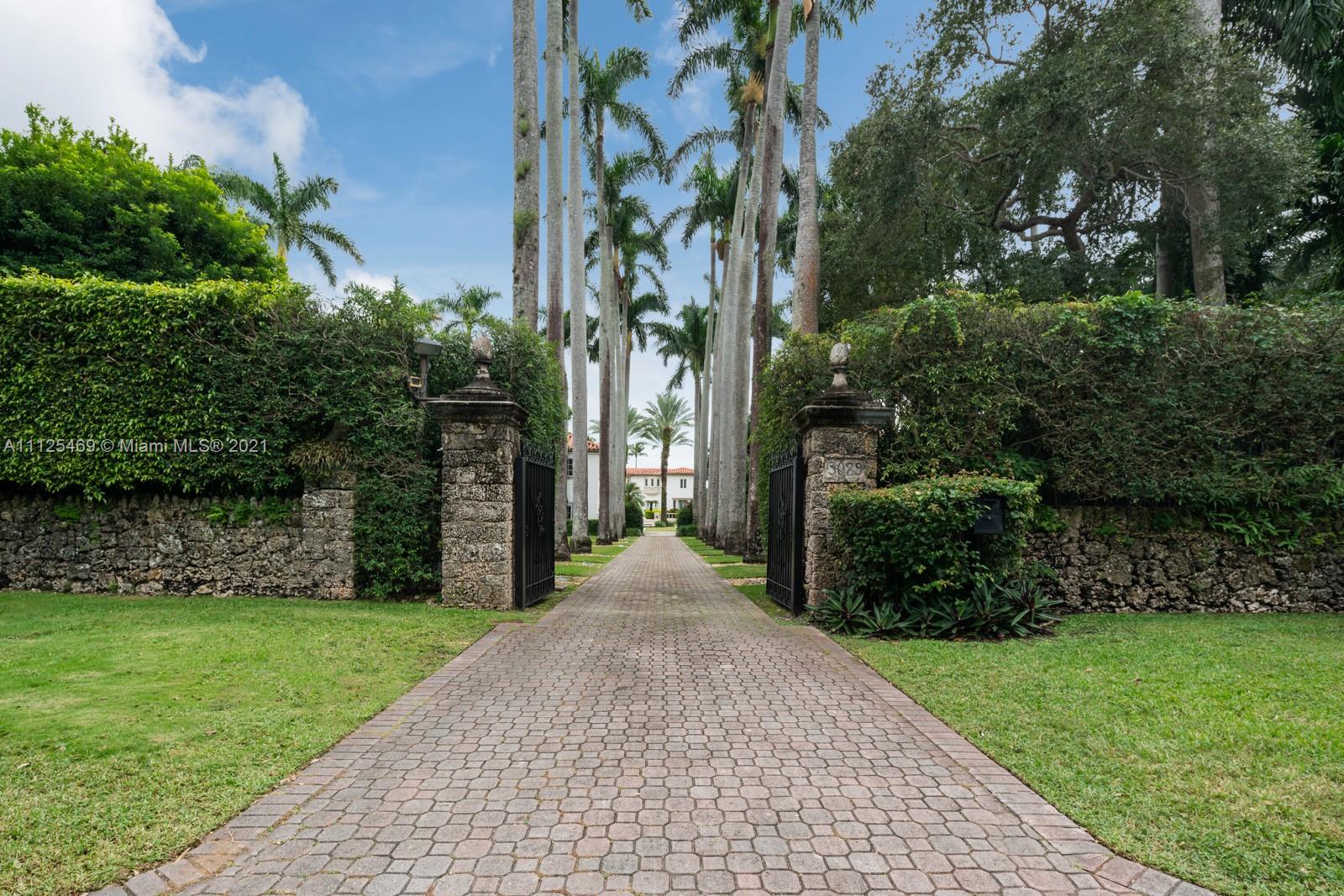 3029 Brickell Avenue Miami, FL 33133 - Photo 3 of 41 a view of a yard with plants and trees