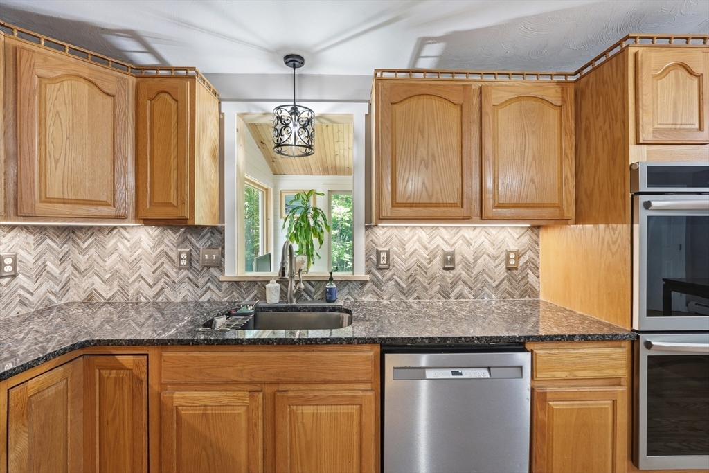 7 Hartwell Road Oxford, MA 01537 - Photo 5 of 42