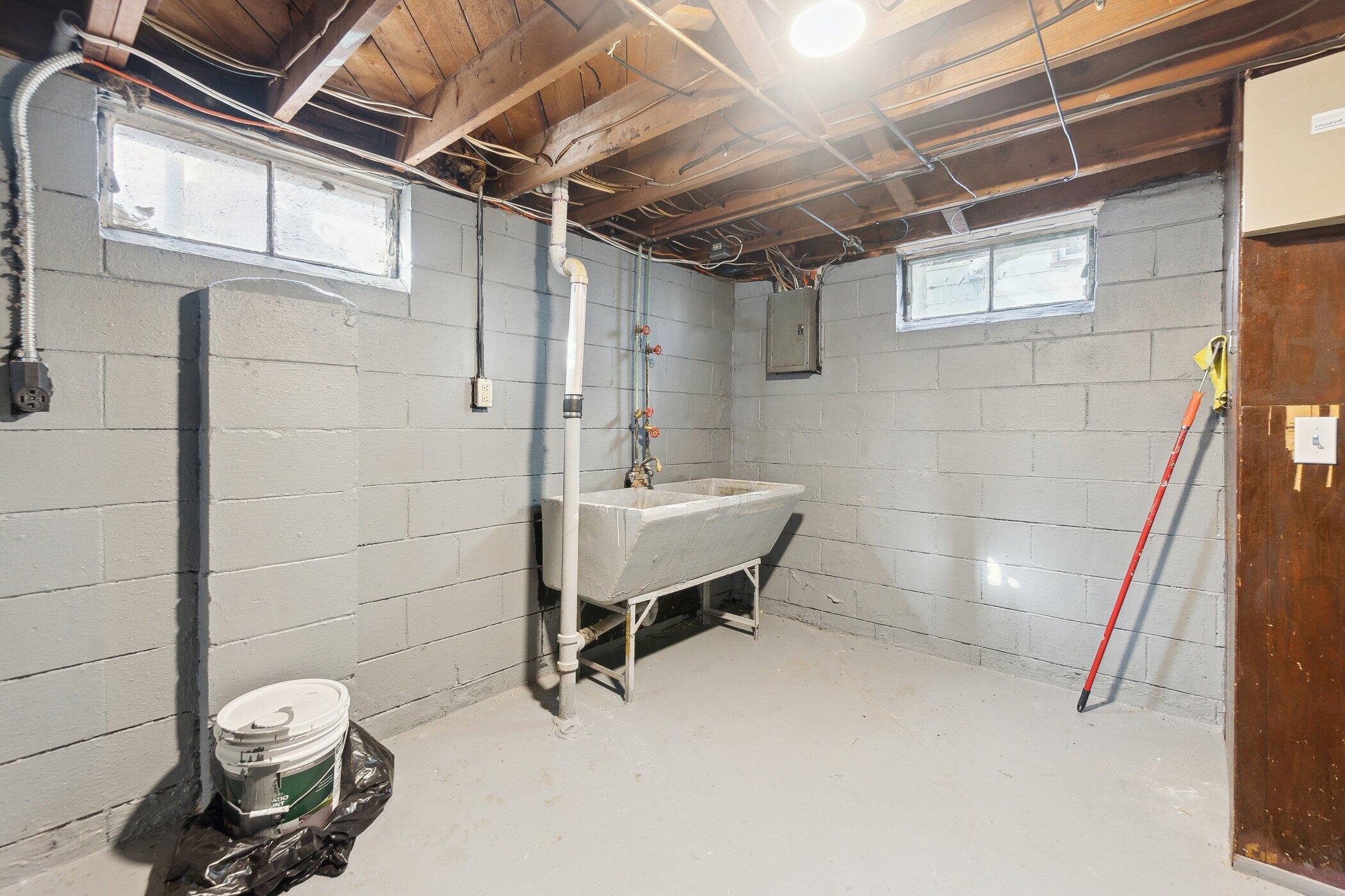 3842 Risedorph Avenue Flint, MI 48506 - Photo 22 of 28 3842-Risedorph-Ave-Flint-MI-48506-Window