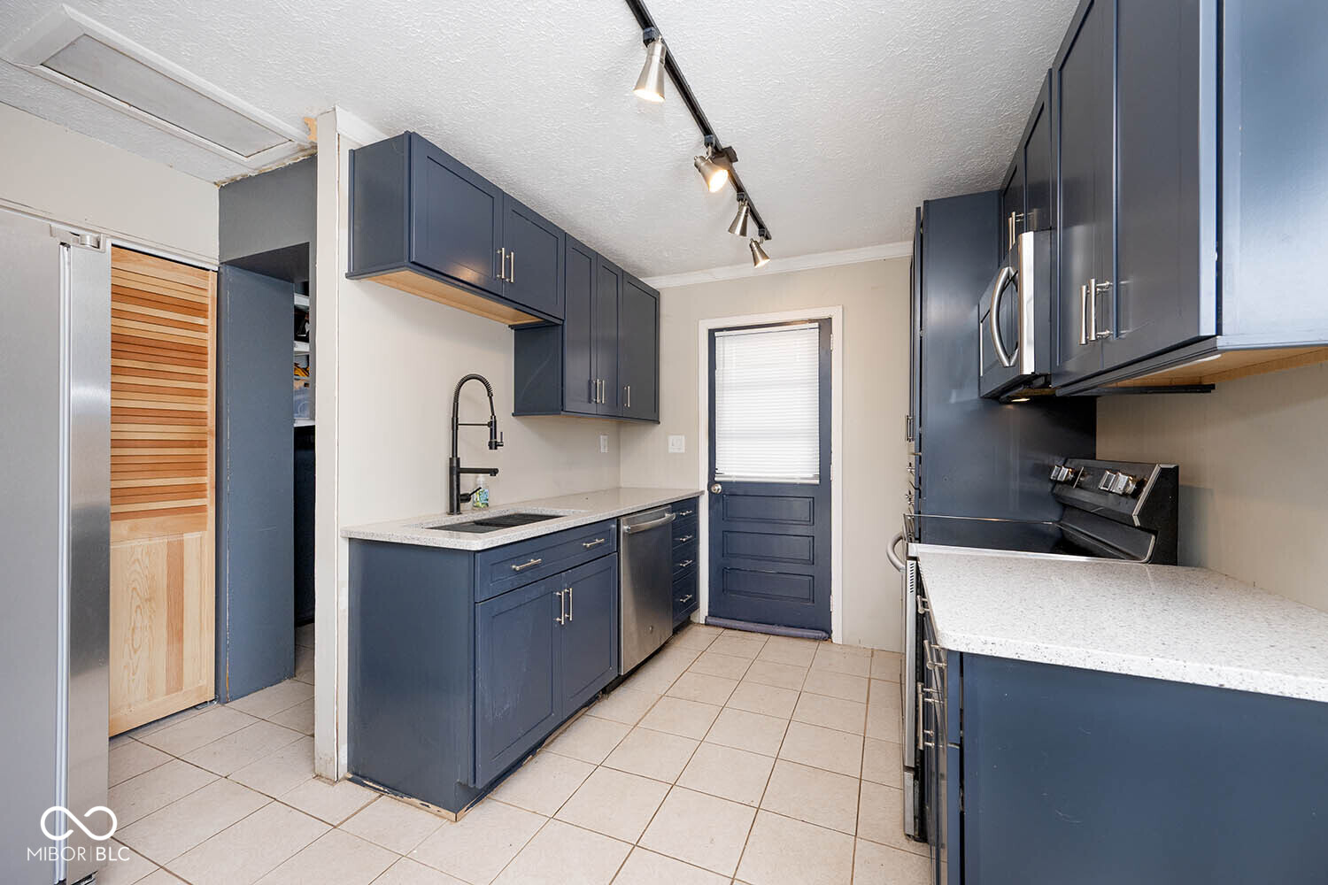 1924 Randall Road Indianapolis, IN 46240 - Photo 12 of 19