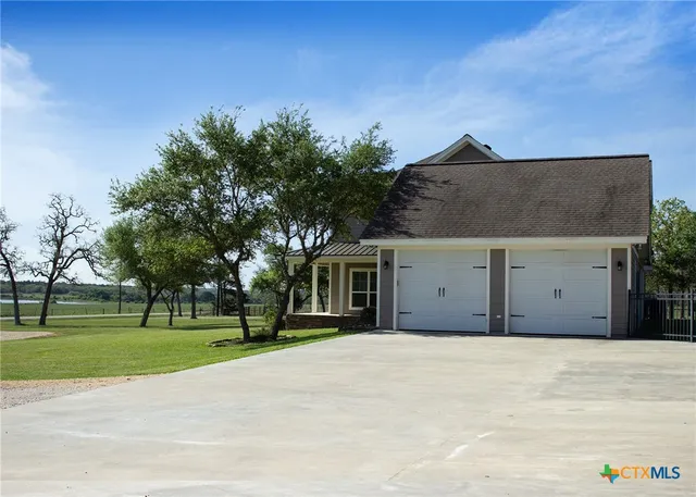 a view of a house with backyard and porch