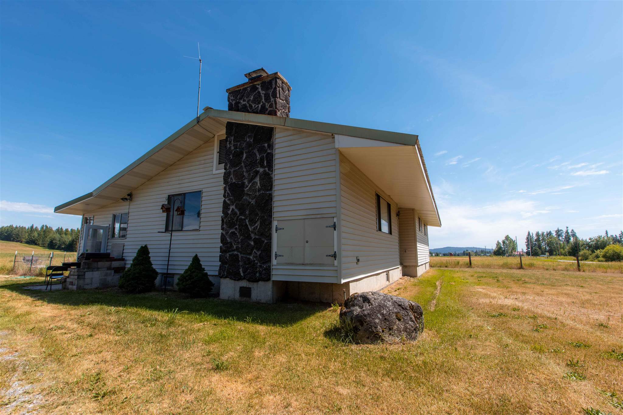 2042 Allen Road Elk, WA 99009 - Photo 2 of 50