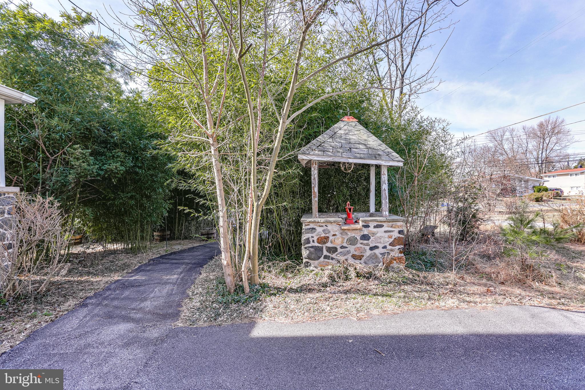6828 Windsor Mill Road Baltimore, MD 21207 - Photo 7 of 43 Wishing well