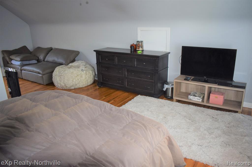 1047 Columbia Road Berkley, MI 48072 - Photo 13 of 38