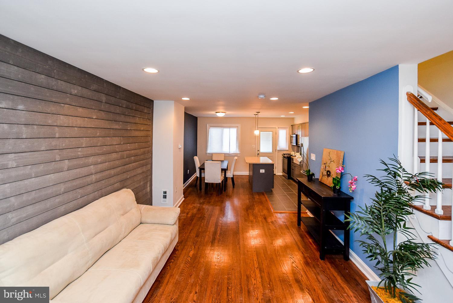 1003 Wedgewood Road Baltimore, MD 21229 - Photo 4 of 21 Living Room