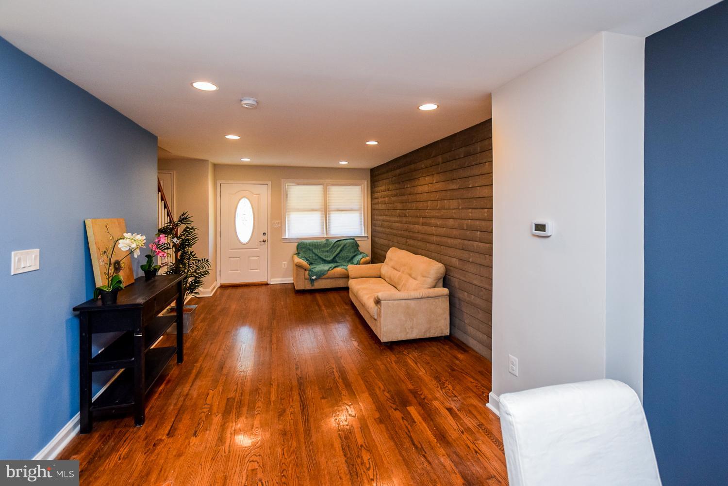 1003 Wedgewood Road Baltimore, MD 21229 - Photo 5 of 21 Living Room