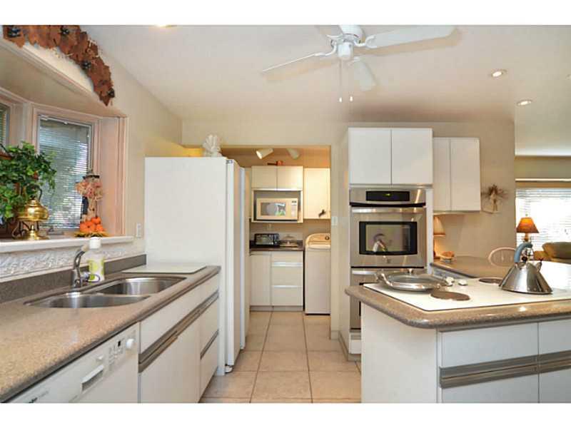962 Osage Road Pittsburgh, PA 15243 - Photo 5 of 25 Kitchen. Double ovens Recessed lighting