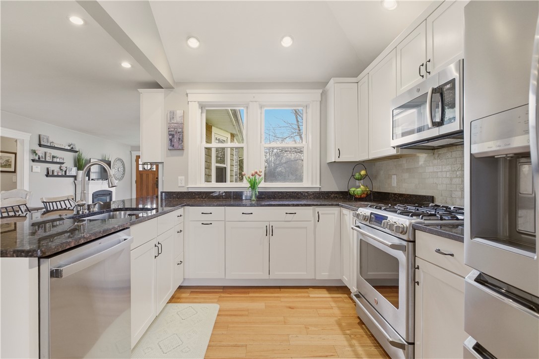 603 Maple Avenue Barrington, RI 02806 - Photo 11 of 31