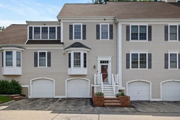 $3,300 | 36 Cambridge Road, Unit 44, Woburn, MA 01801