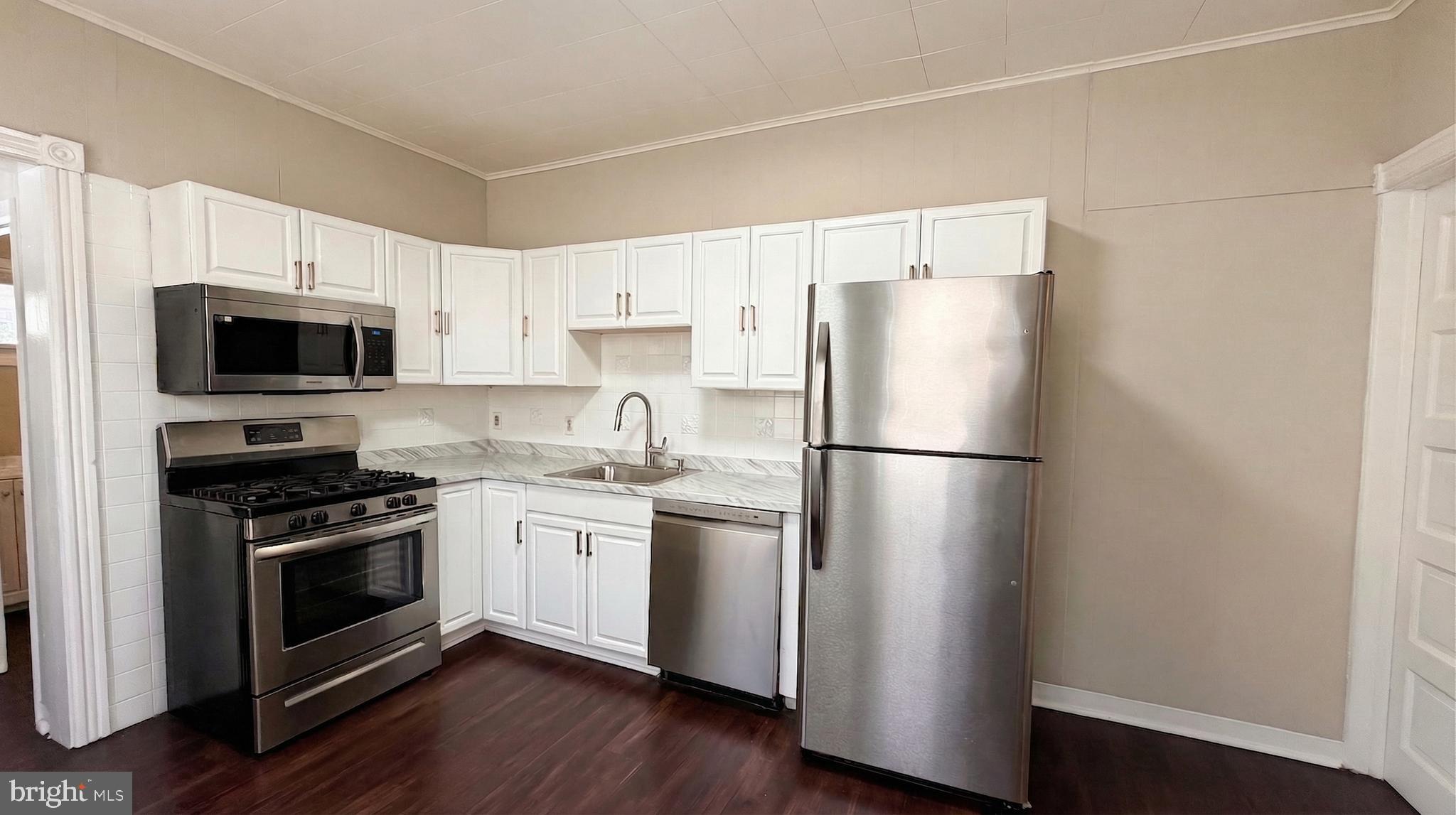 744 Chambers Street Trenton, NJ 08611 - Photo 10 of 19