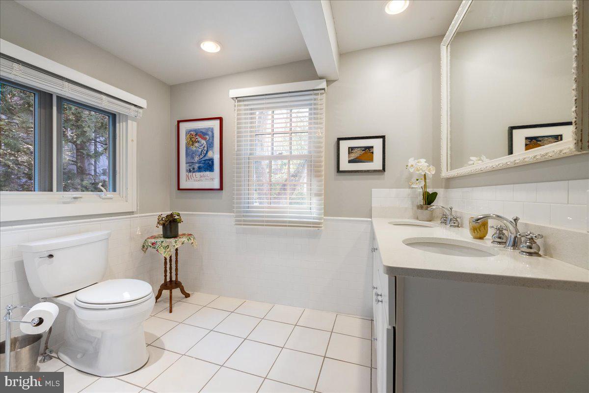 3673 River Road Lumberville, PA 18933 - Photo 28 of 53 Large ensuite main bath
