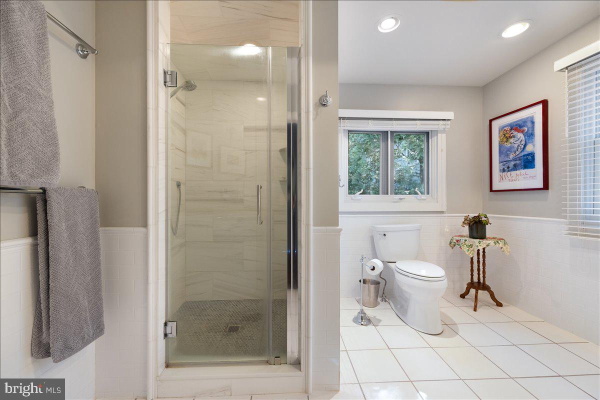 3673 River Road Lumberville, PA 18933 - Photo 29 of 53 Glass shower enclosure