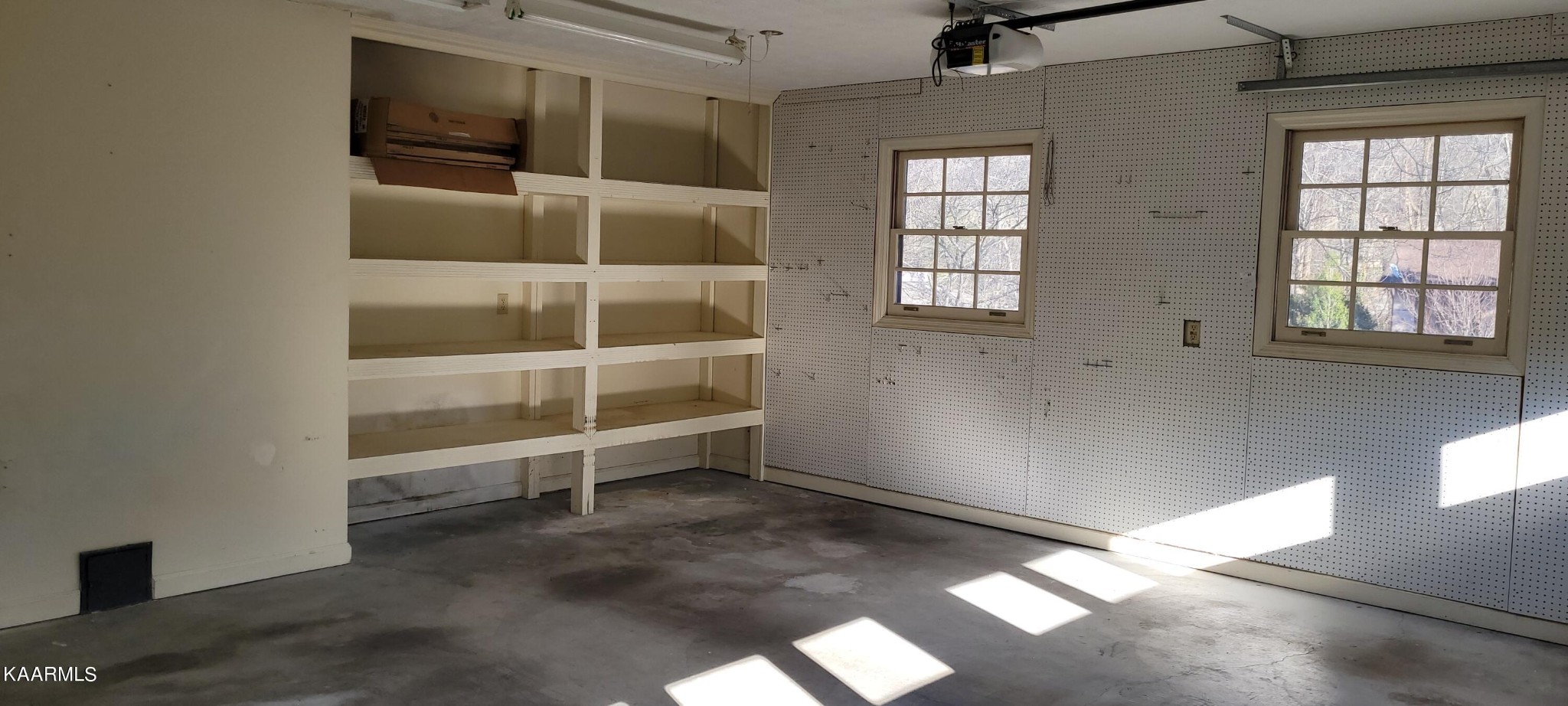 115 Claremont Road Oak Ridge, TN 37830 - Photo 16 of 39 an empty room with windows