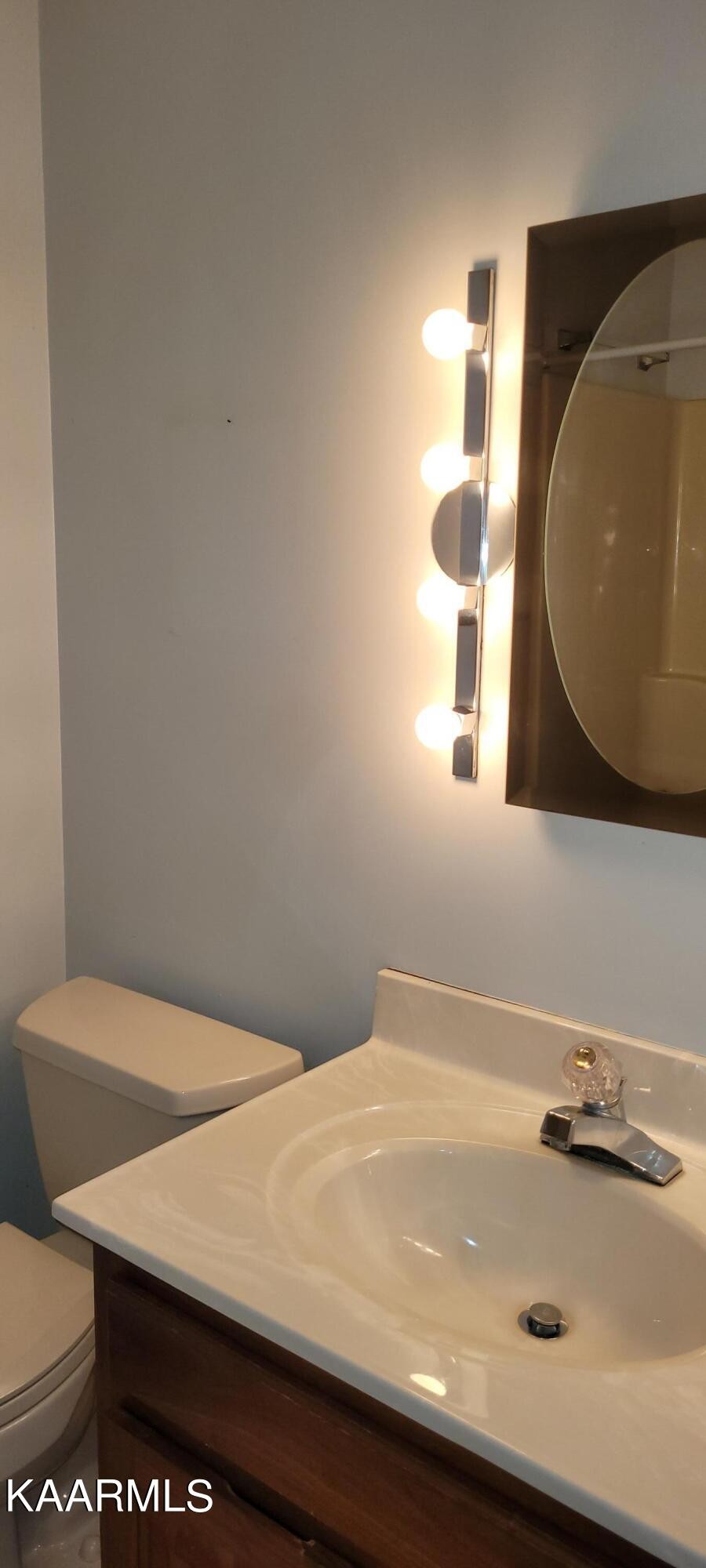 115 Claremont Road Oak Ridge, TN 37830 - Photo 17 of 39 a bathroom with a sink and a mirror