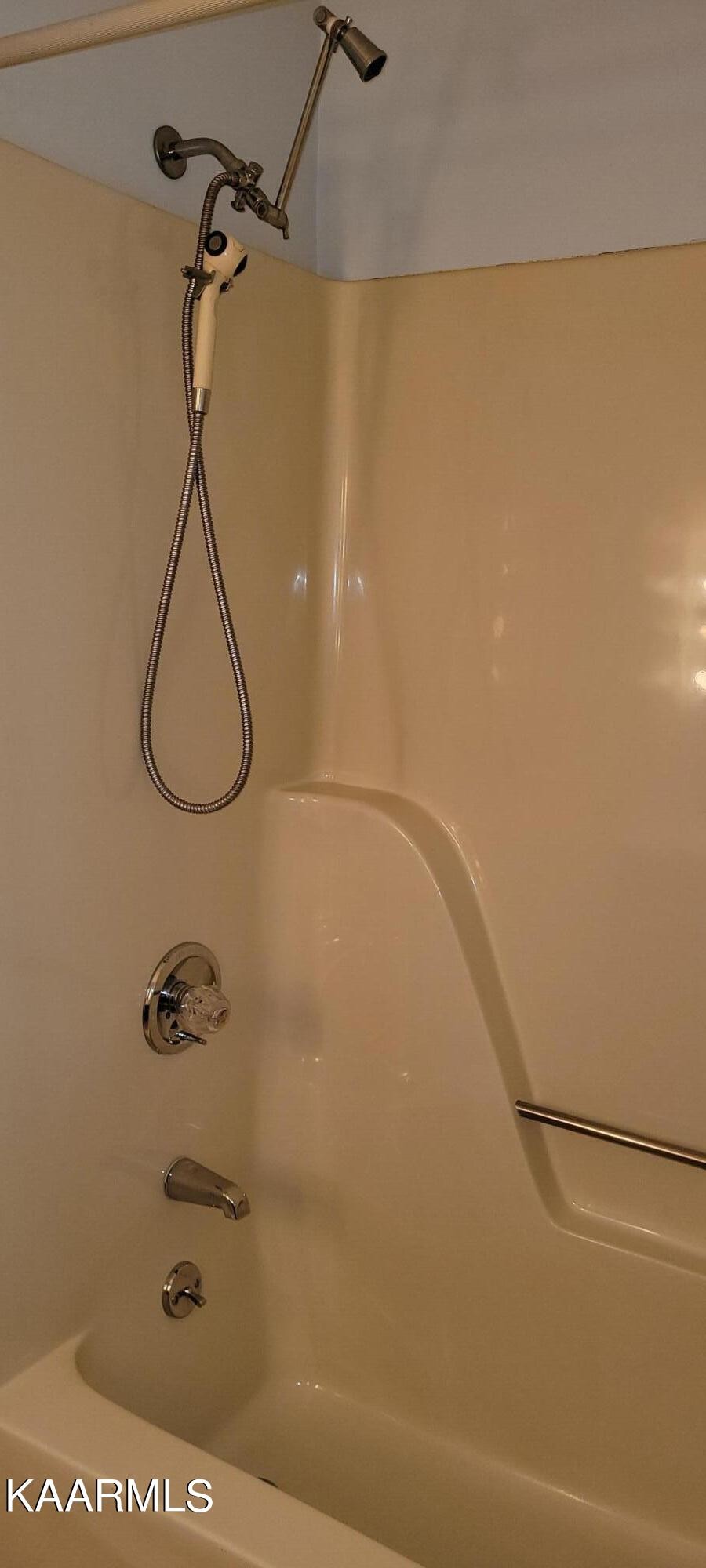 115 Claremont Road Oak Ridge, TN 37830 - Photo 18 of 39 a bathroom with a shower