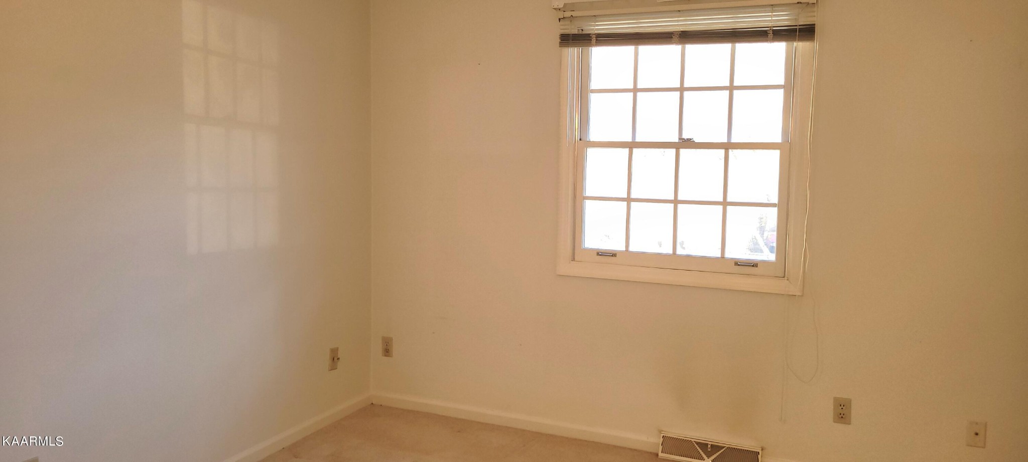 115 Claremont Road Oak Ridge, TN 37830 - Photo 19 of 39 an empty room with a window