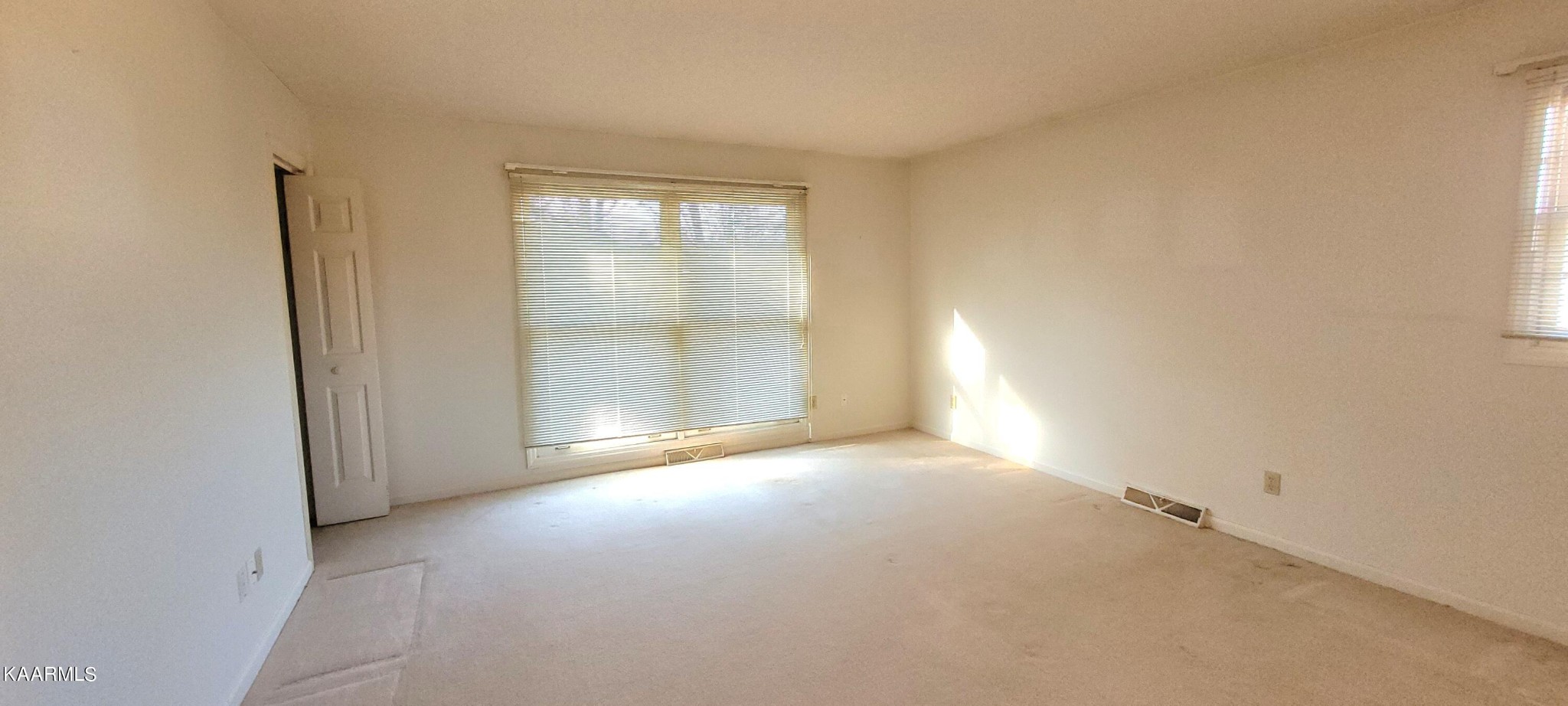115 Claremont Road Oak Ridge, TN 37830 - Photo 23 of 39 an empty room with windows