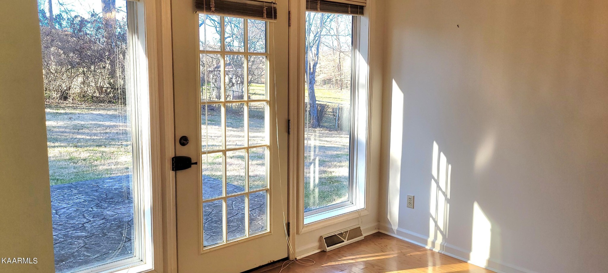 115 Claremont Road Oak Ridge, TN 37830 - Photo 6 of 39 a view of a glass door with a glass door
