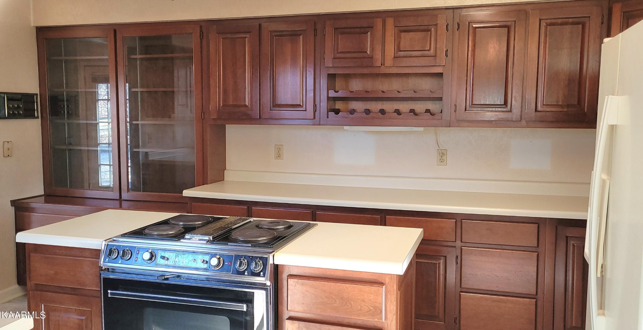 115 Claremont Road Oak Ridge, TN 37830 - Photo 9 of 39 a stove top oven sitting inside of a kitchen