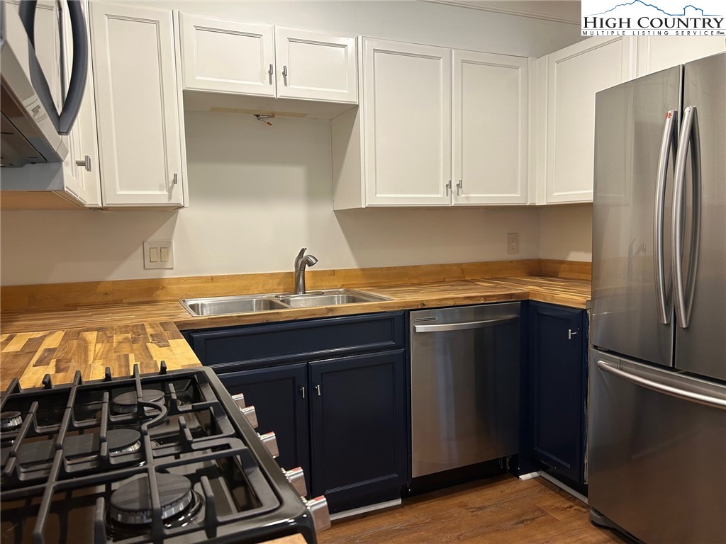 3520 Colony Road, Unit F Charlotte, NC 28211 - Photo 11 of 18 a kitchen with a stove and a refrigerator