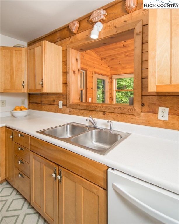 470 Forest Grove Road Vilas, NC 28692 - Photo 8 of 36 Gallery Image 8