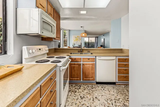 $889,000 | 3130 Avenida De Portugal, Unit 101, San Diego, CA 92106