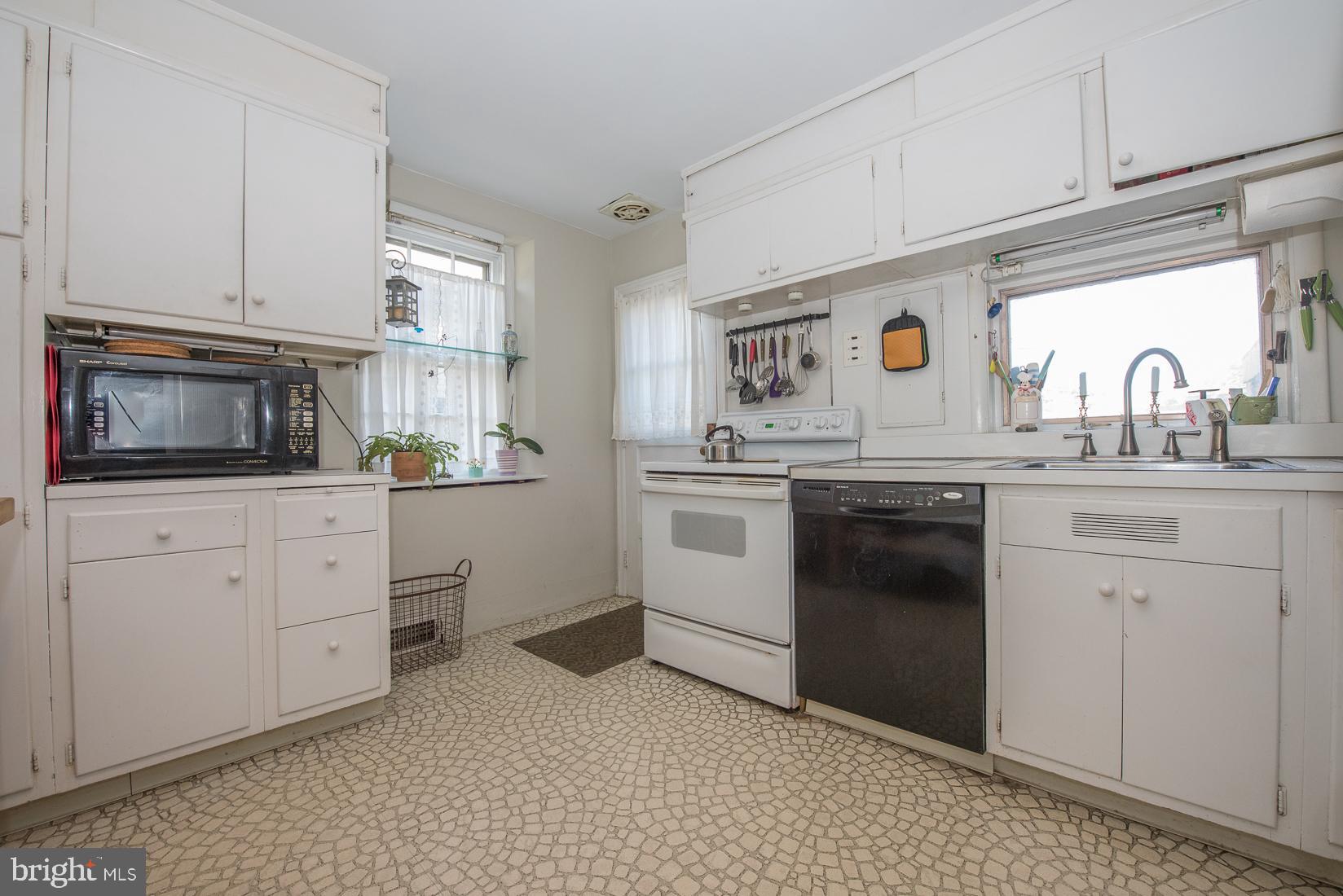 19 West Amherst Road Bala Cynwyd, PA 19004 - Photo 8 of 34 Kitchen
