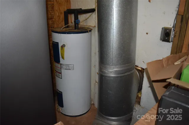 a view of room with wooden ceiling