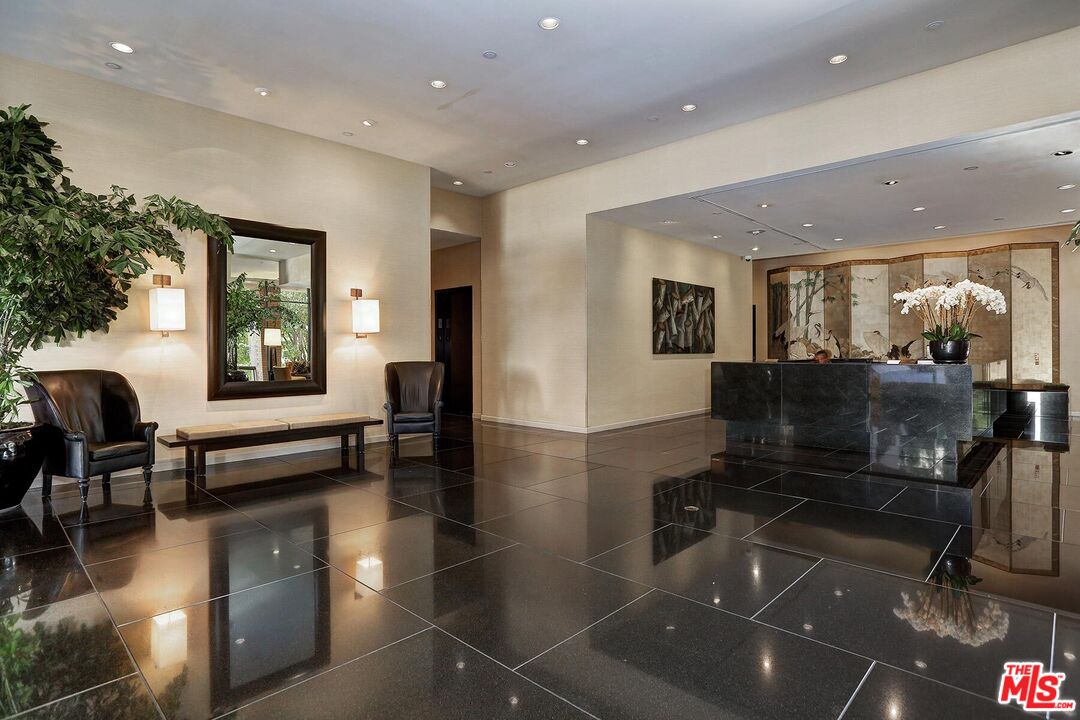 10430 Wilshire Boulevard, Unit 803 Los Angeles, CA 90024 - Photo 19 of 23 a lobby with furniture and windows