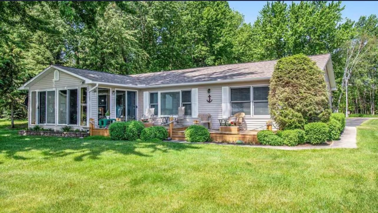 7661 Feather Lane Cheboygan, MI 49721 - Photo 4 of 38 Gallery Image 4