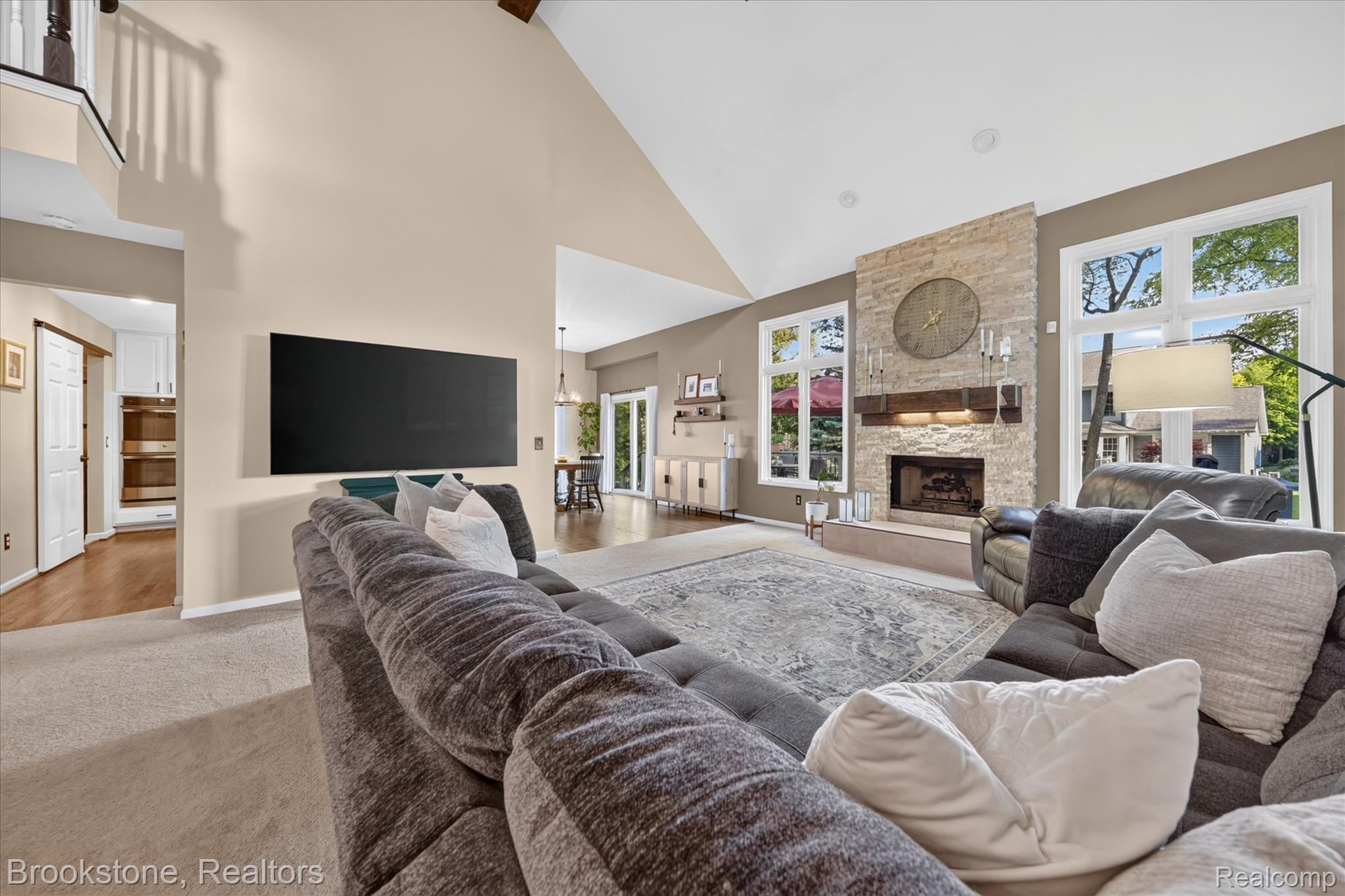 6730 Longhurst Clarkston, MI 48346 - Photo 5 of 30 4 Living Room.jpg