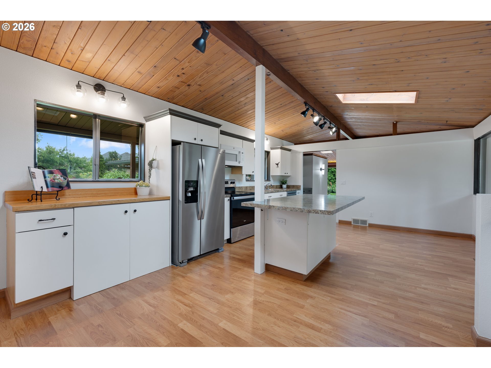 9324 Northeast Levee Road Portland, OR 97211 - Photo 18 of 45 Kitchen