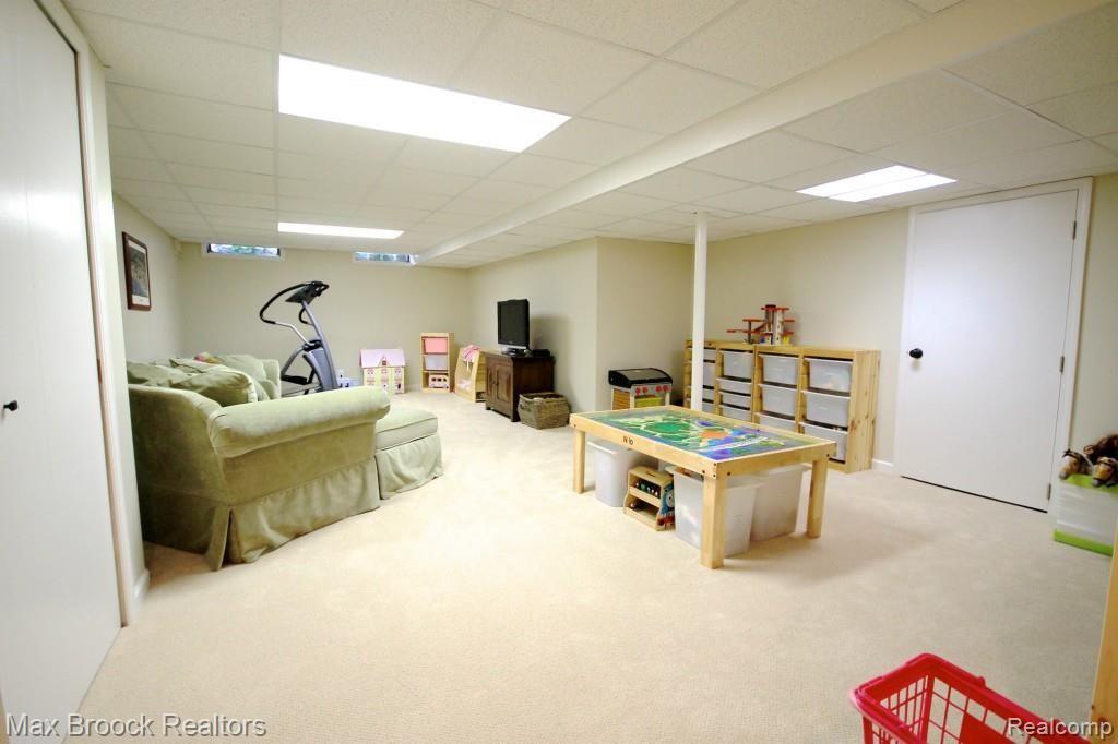 858 Dowling Road Bloomfield Hills, MI 48304 - Photo 25 of 29 IMG_5635.jpg