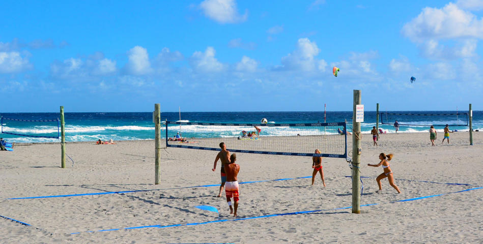 2901 Fiore Way, Unit 103 Delray Beach, FL 33445 - Photo 13 of 29 a view of a swimming pool