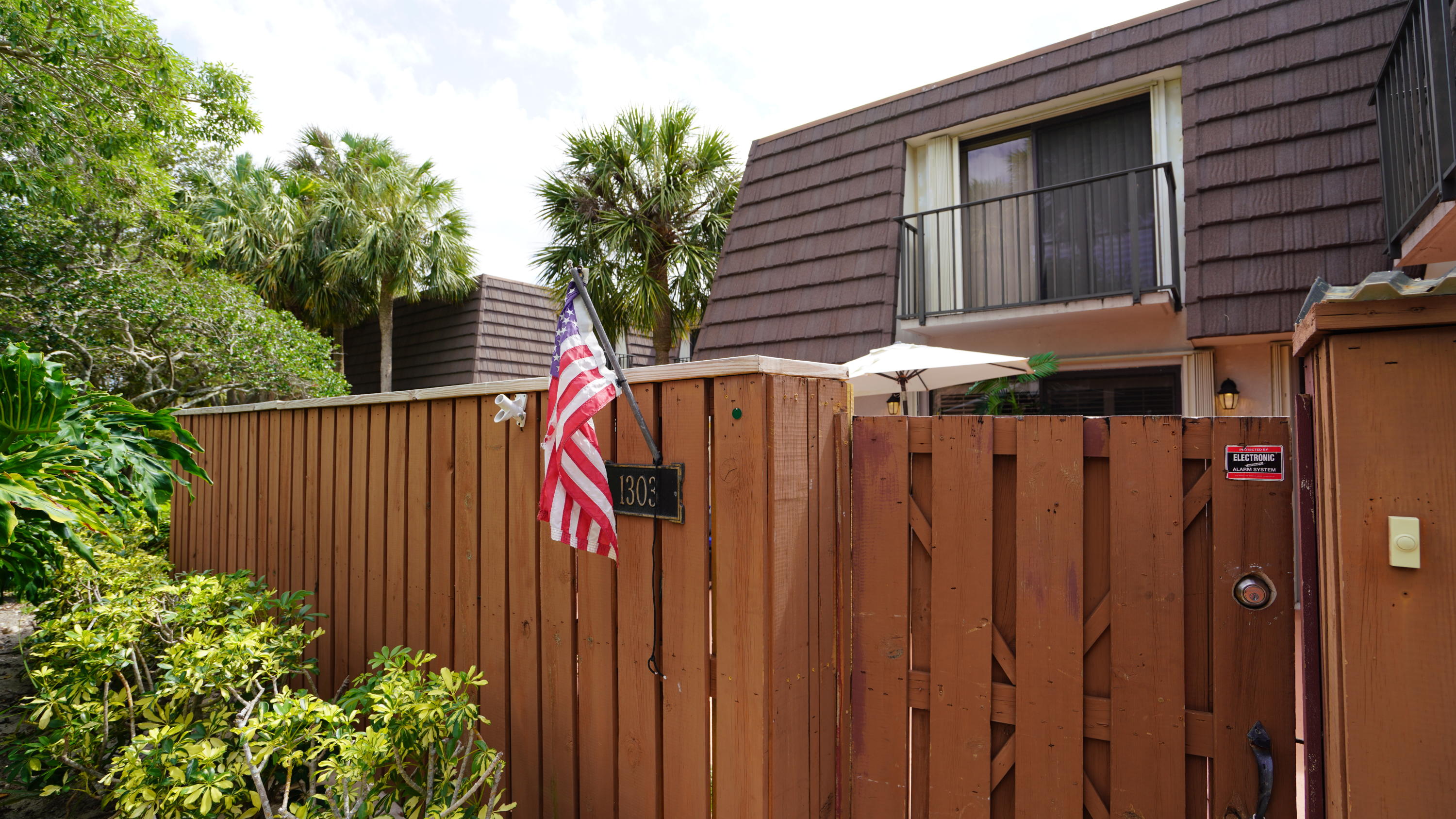 1303 13th Court Jupiter, FL 33477 - Photo 3 of 25 DSC03174